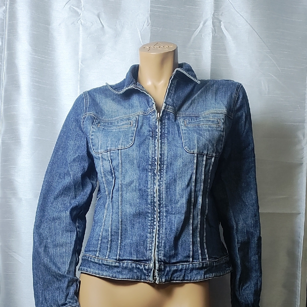 Gap Classic Blue Jean Jacket with Structured Shoulders Size L